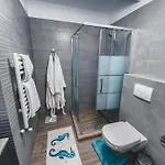 Luxury V מאמאיה