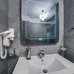 Luxury V מאמאיה
